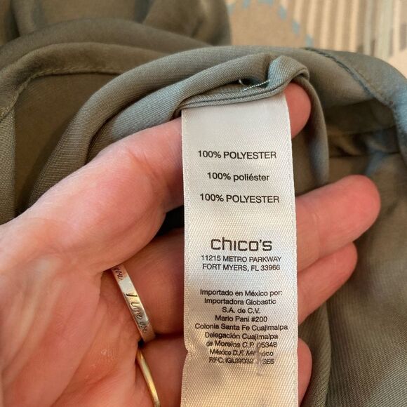 Chicos Cap Sleeve Boxy Blouse w/ pockets hidden button down 3 - Picture 8 of 9